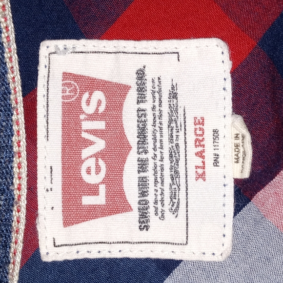 Levi's button down - Picture 4 of 4